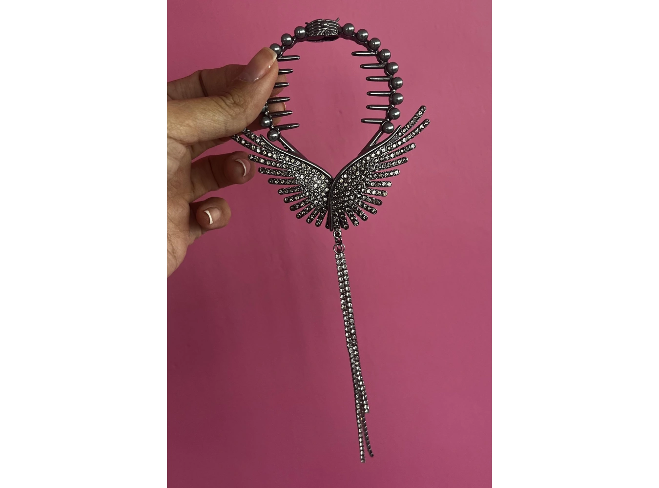 Antrasit Renk Melek Kanadı Figürlü İnci Ve Taş Detaylı Topuz Toka