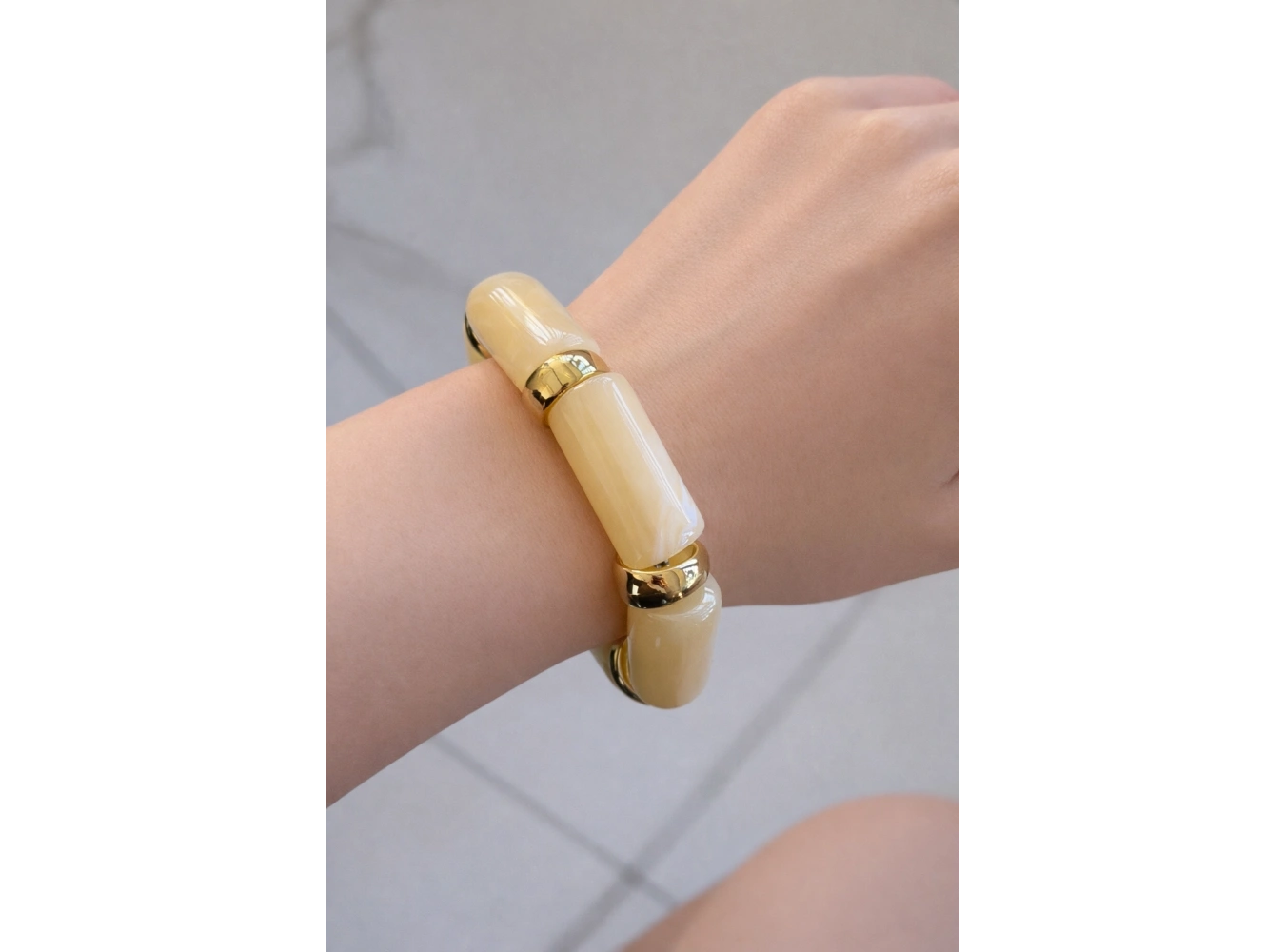 Bej Renk Boncuklu Bileklik