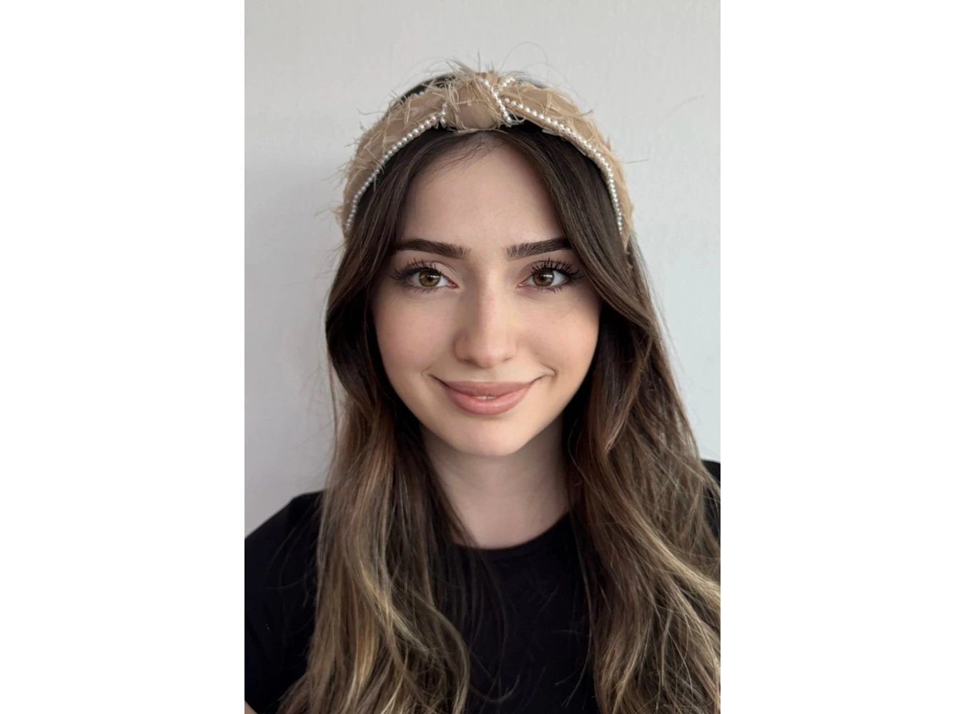 Bej Renk İnci Detaylı Taç