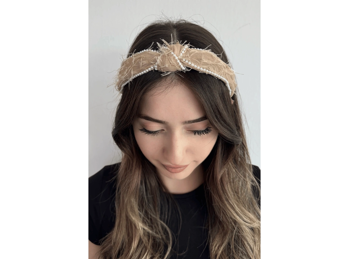 Bej Renk İnci Detaylı Taç