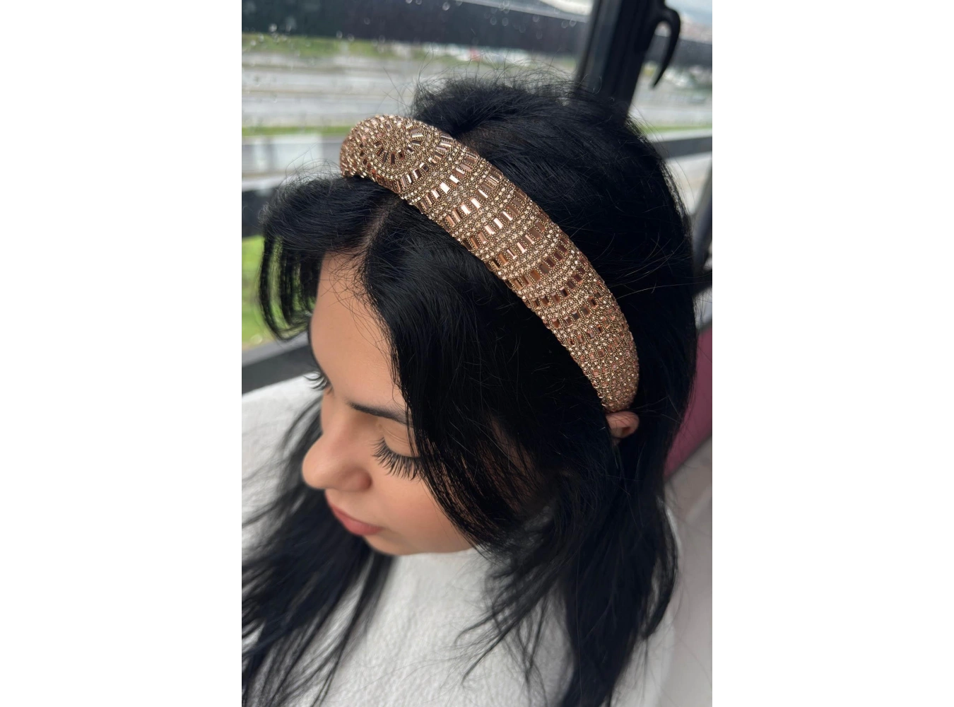 Bej Renk Kristal Taş Detaylı Taç