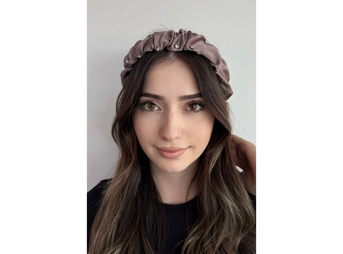 Bej Renk Taş Detaylı Büzgülü Taç