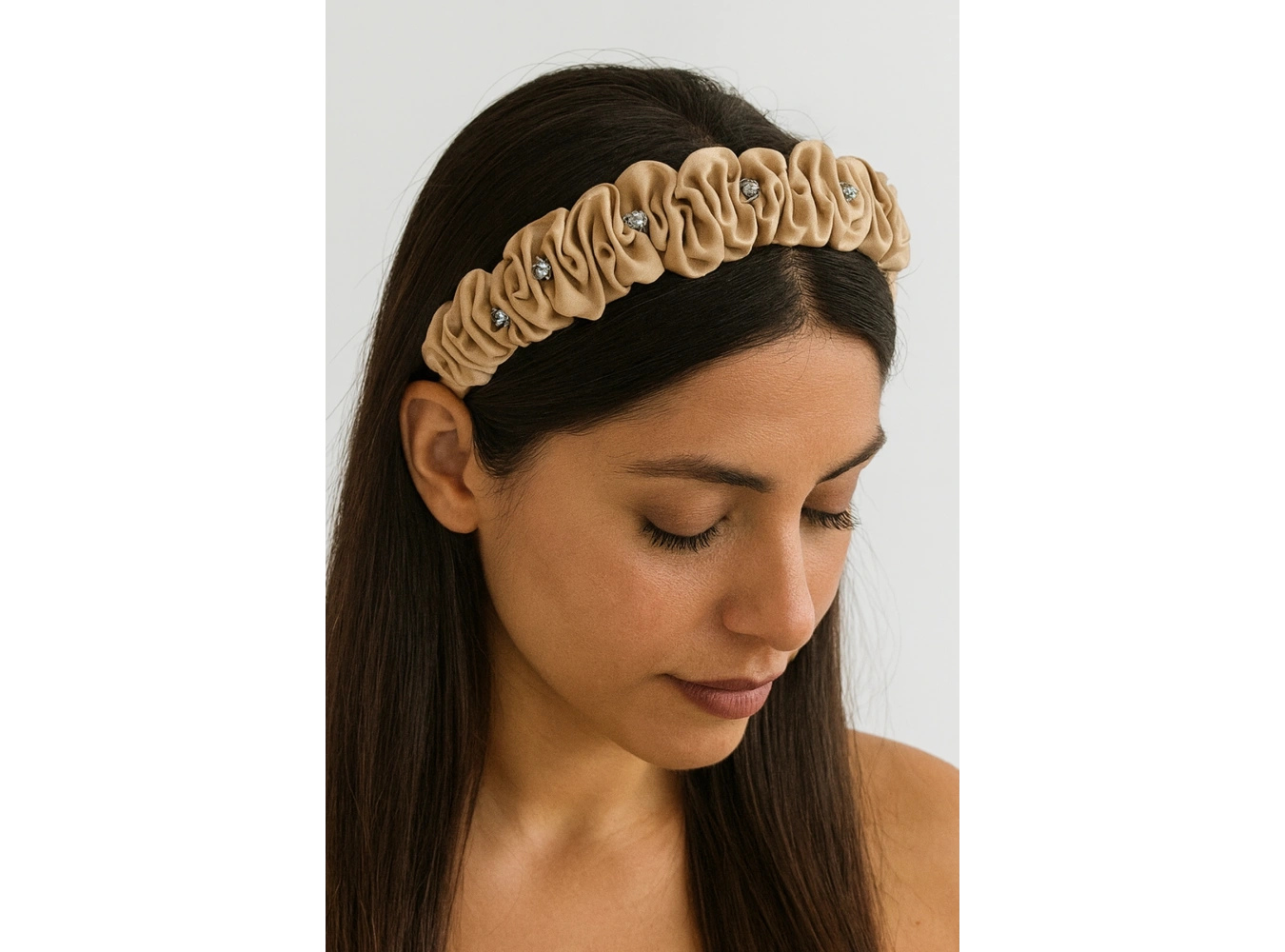 Bej Renk Taş Detaylı Taç