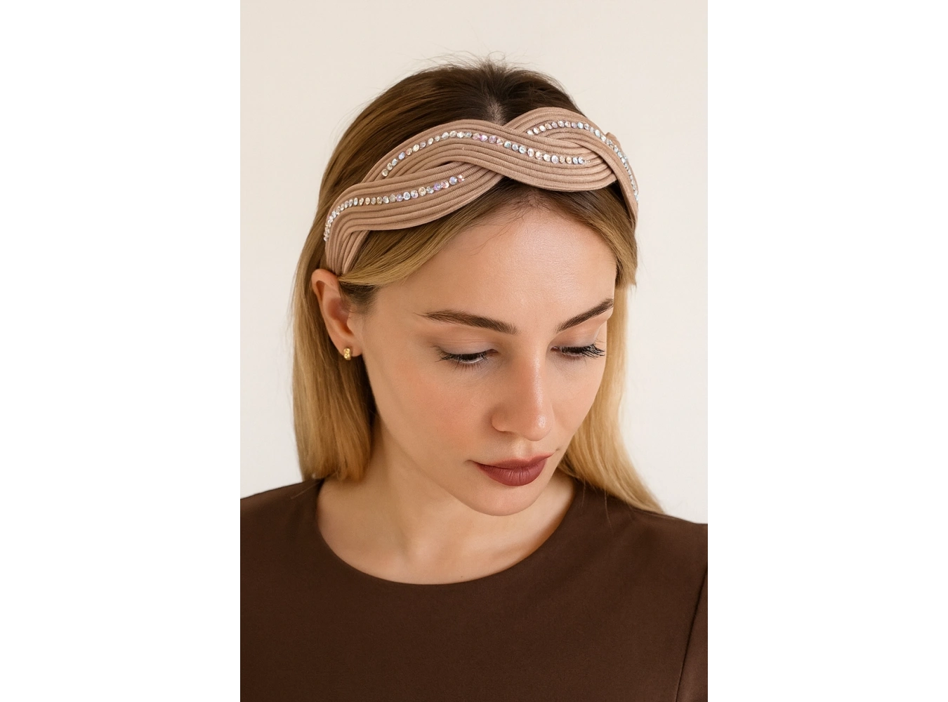 Bej Renk Taş Detaylı Taç