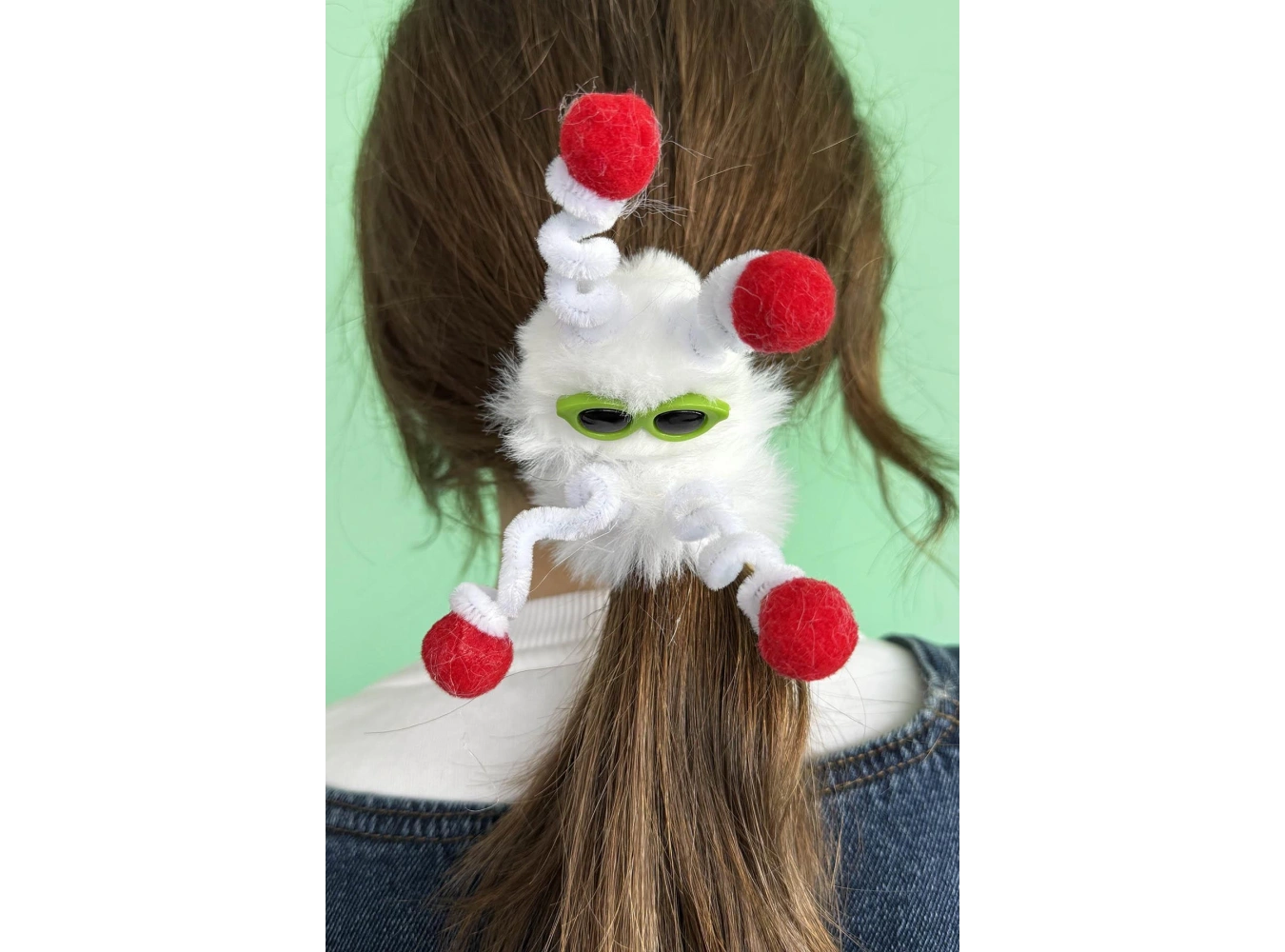 Beyaz Renk Canavar Figürlü Gözlük Detaylı Peluş Simit Toka