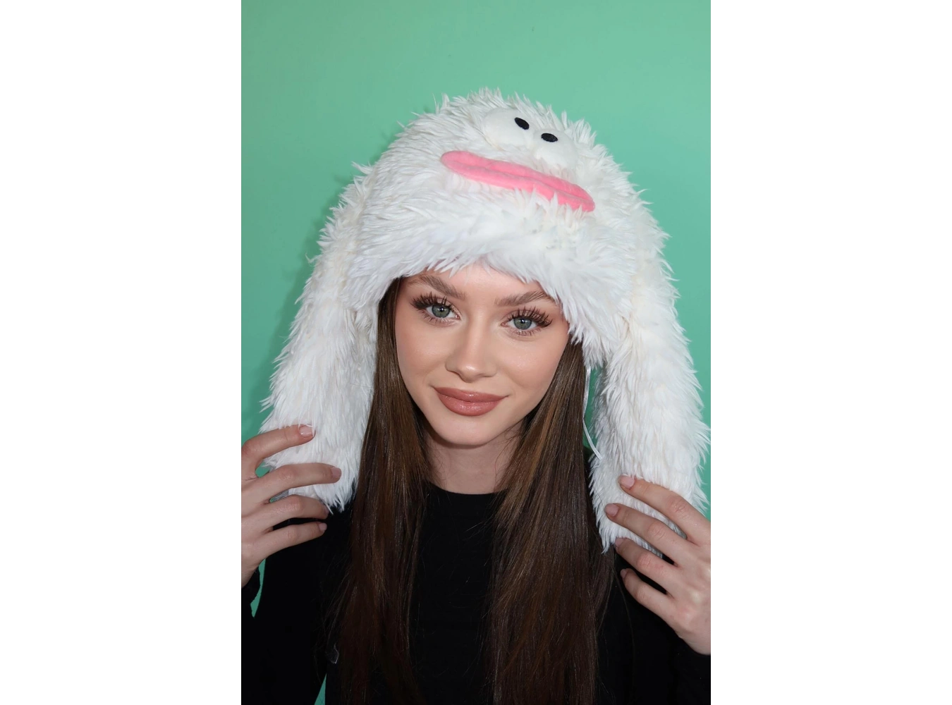 Beyaz Renk Canavar Figürlü Kulaklı Peluş Şapka