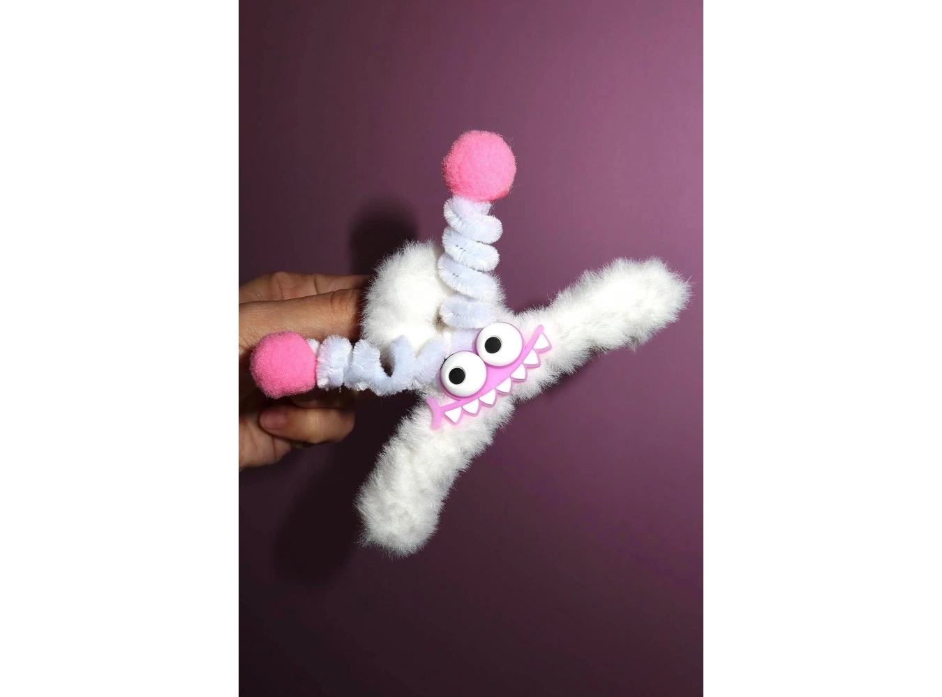 Beyaz Renk Canavar Figürlü Peluş Mandal Toka