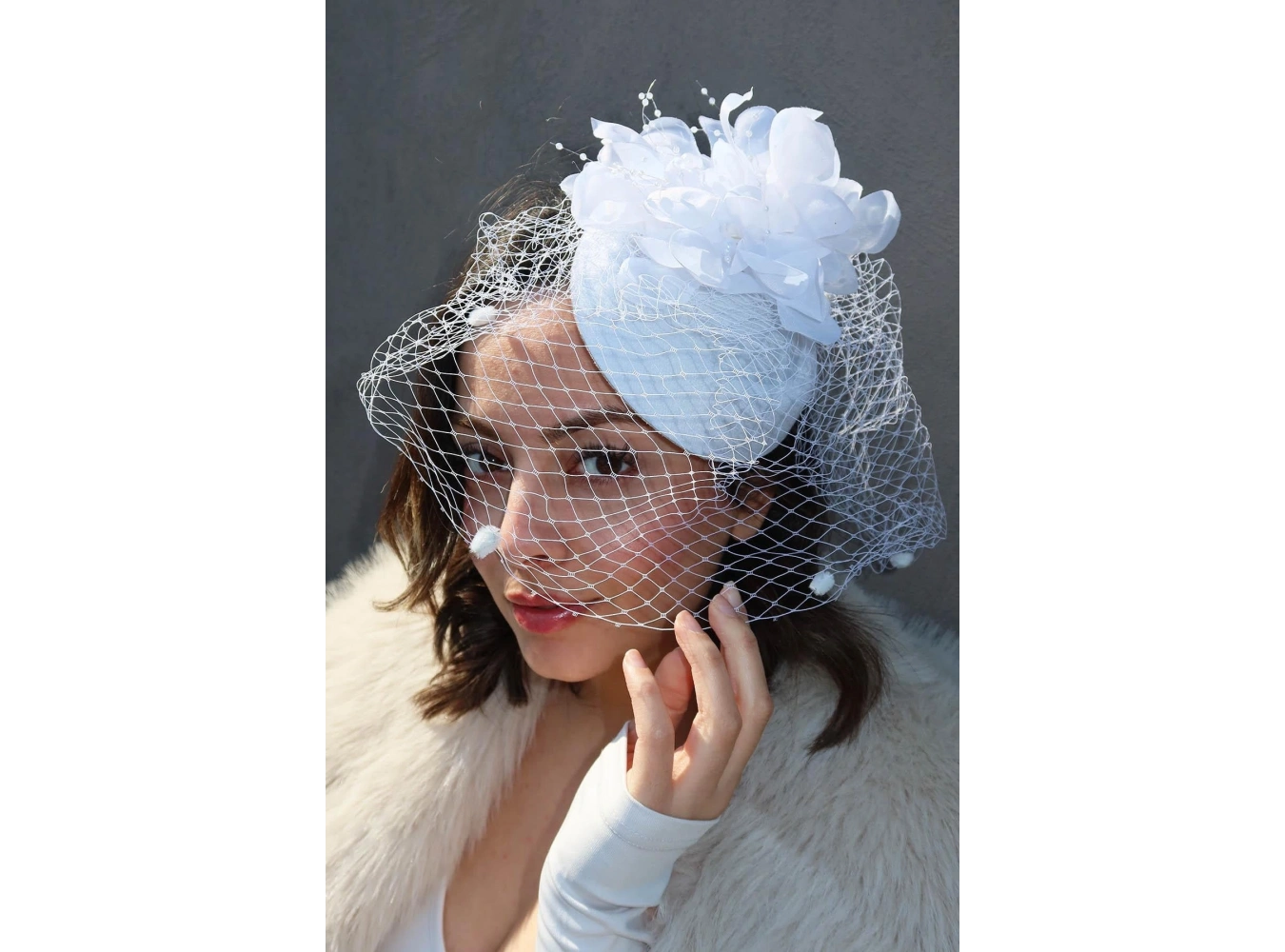 Beyaz Renk Çiçek Detaylı Nikah Şapkası/Vualet Şapka