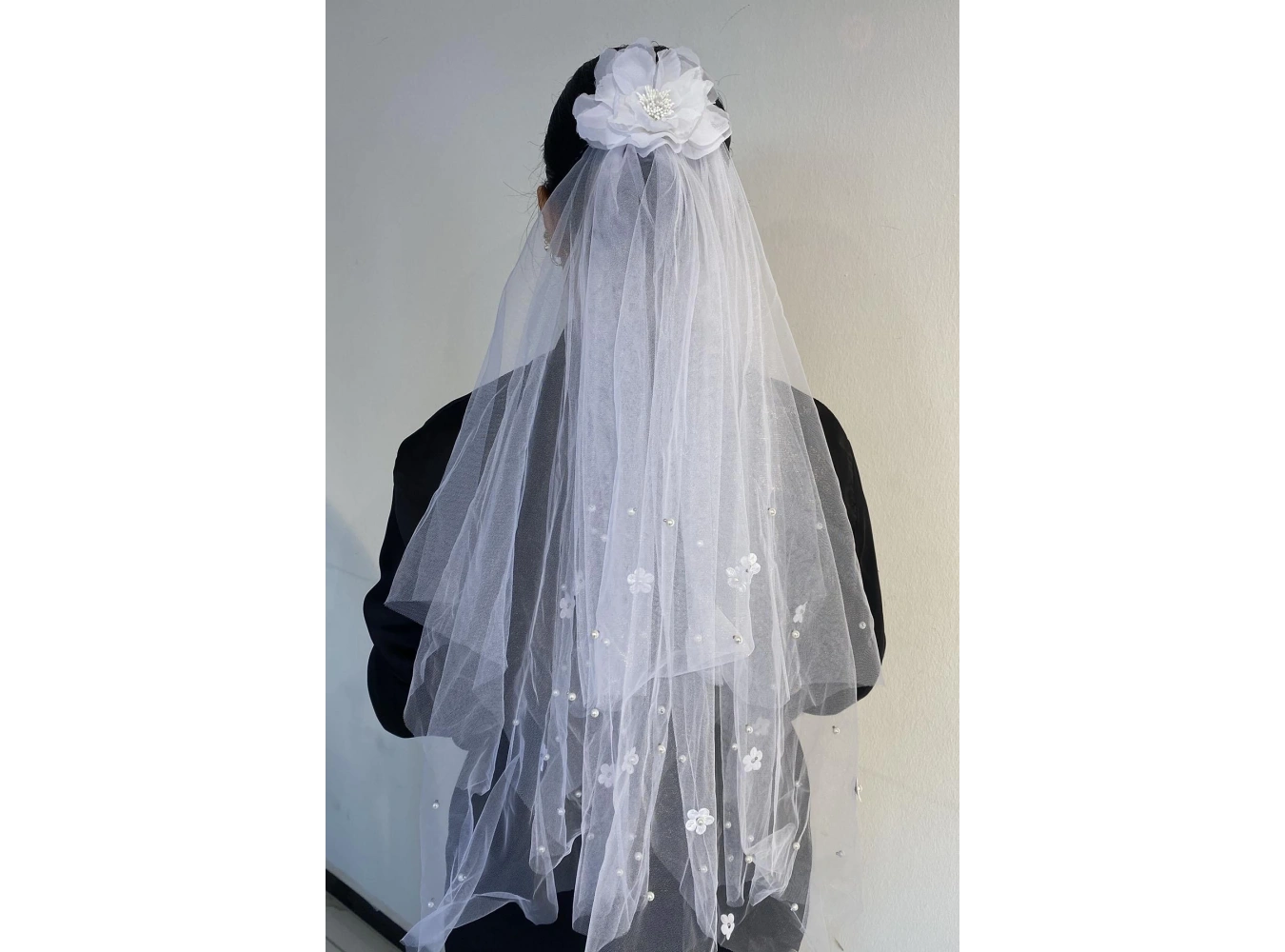 Beyaz Renk Çiçek Figürlü İnci Detaylı Prenses Duvak