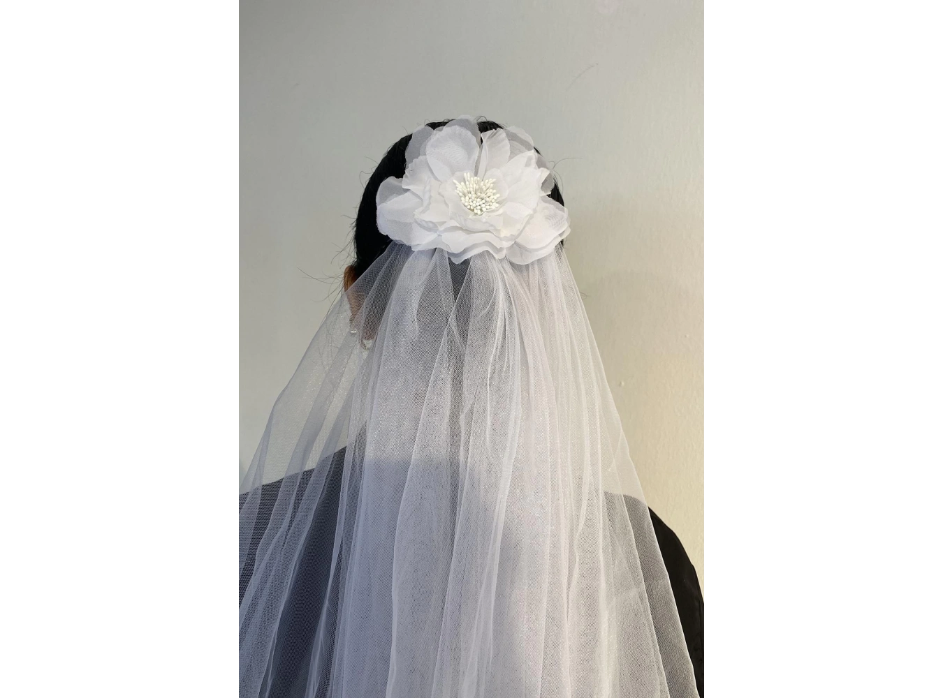 Beyaz Renk Çiçek Figürlü İnci Detaylı Prenses Duvak