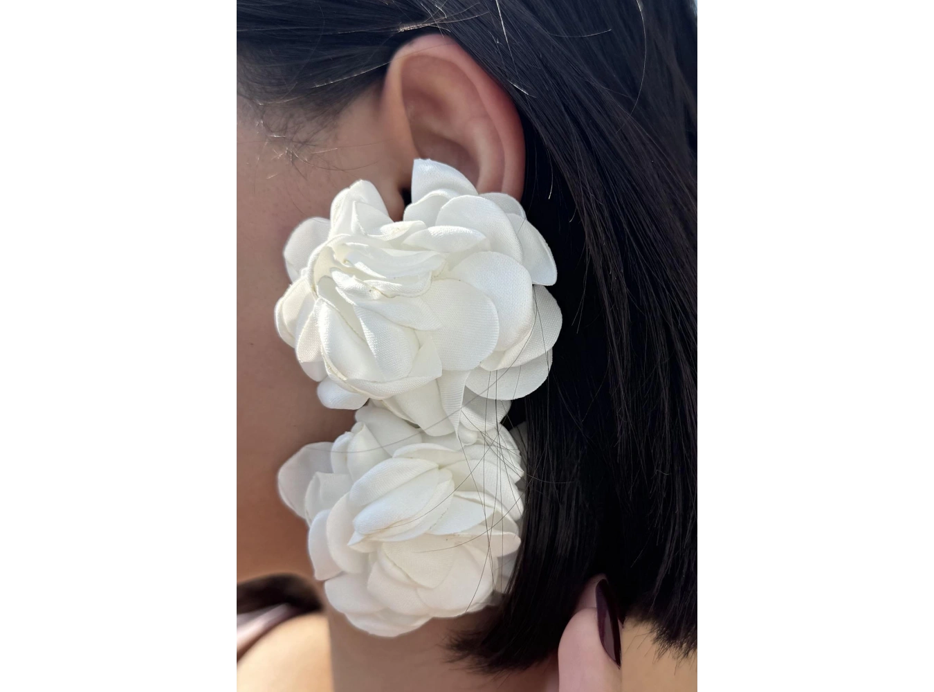 Beyaz Renk Çiçek Figürlü Küpe (Çift)