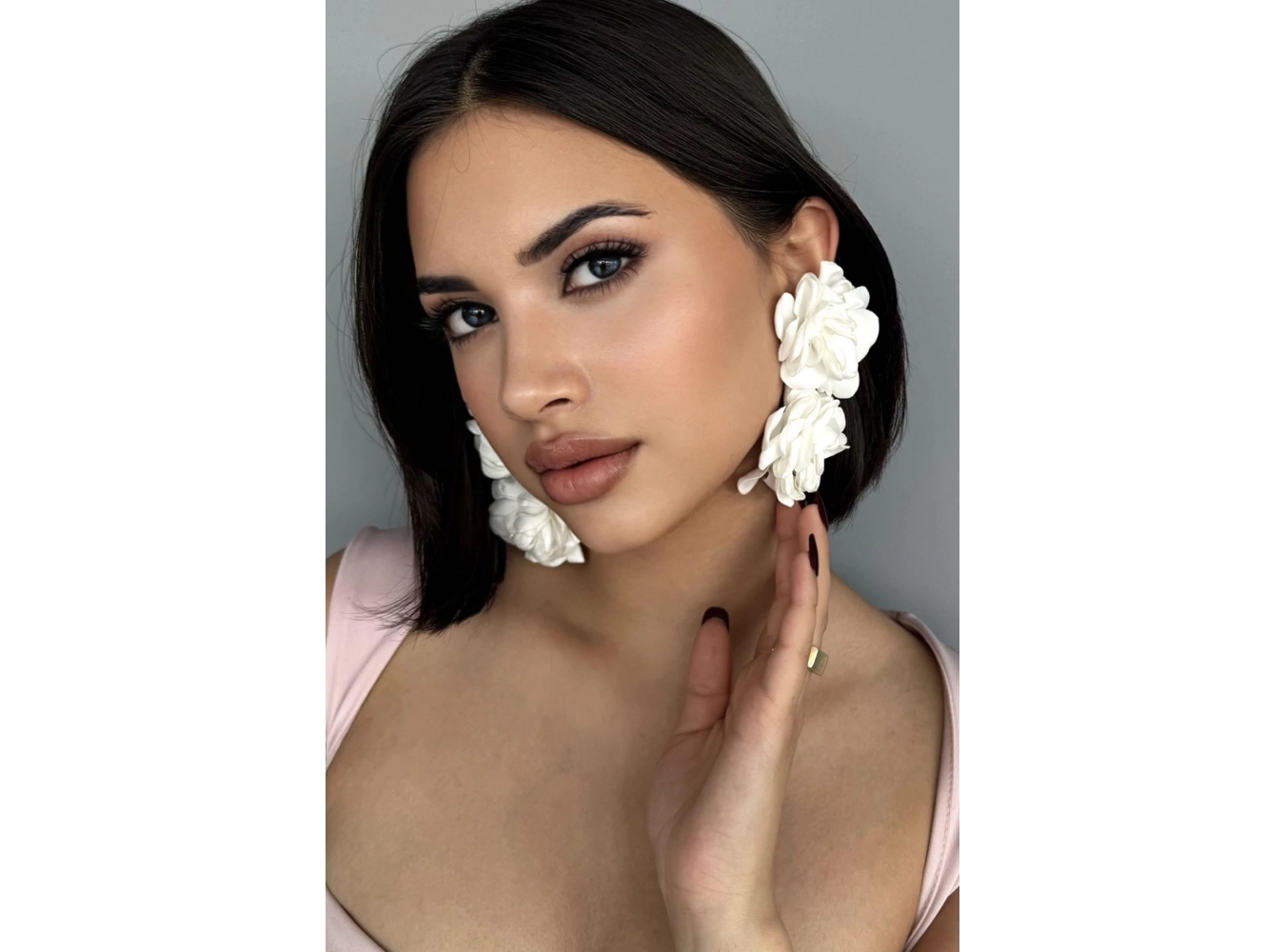 Beyaz Renk Çiçek Figürlü Küpe (Çift)