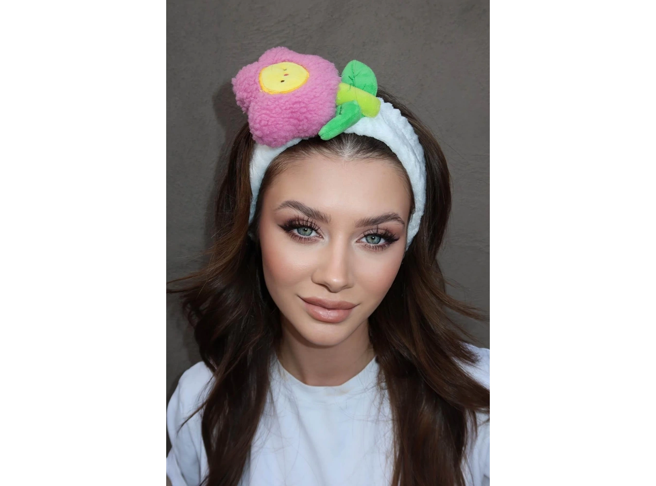 Beyaz Renk Çiçek Figürlü Peluş Saç Bandı