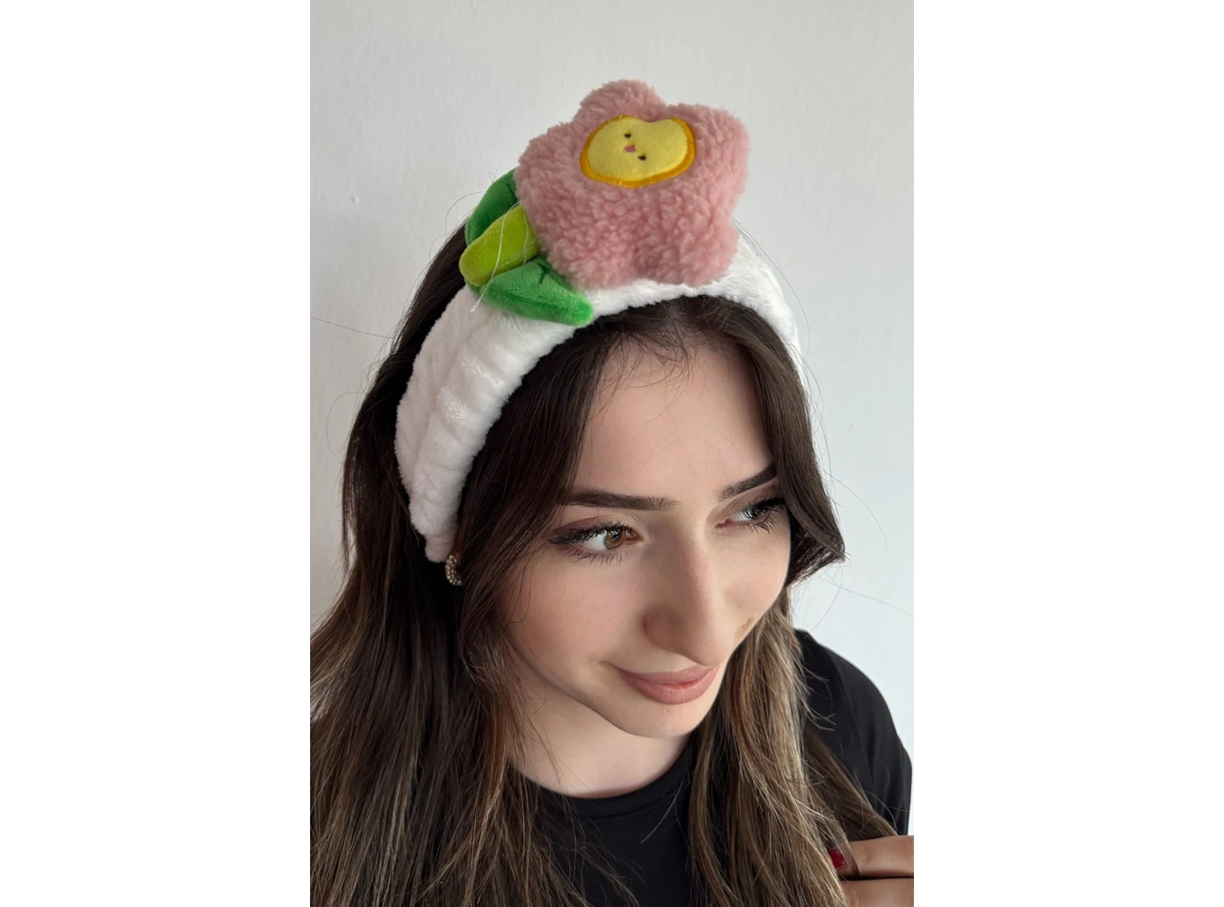 Beyaz Renk Çiçek Figürlü Peluş Saç Bandı