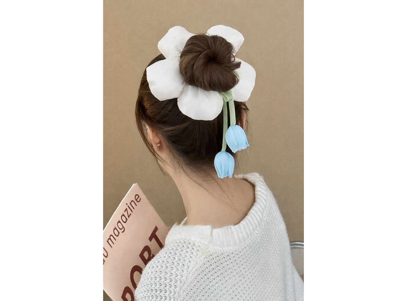 Beyaz Renk Çiçek Figürlü Sallantılı Simit Toka