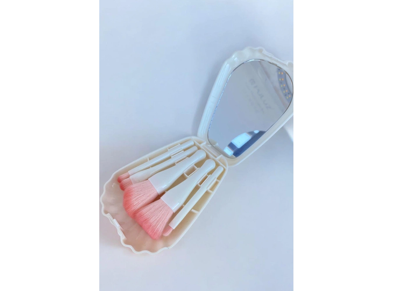 Beyaz Renk Deniz Kabuğu Figürlü Makyaj Fırçası/ Ayna Set