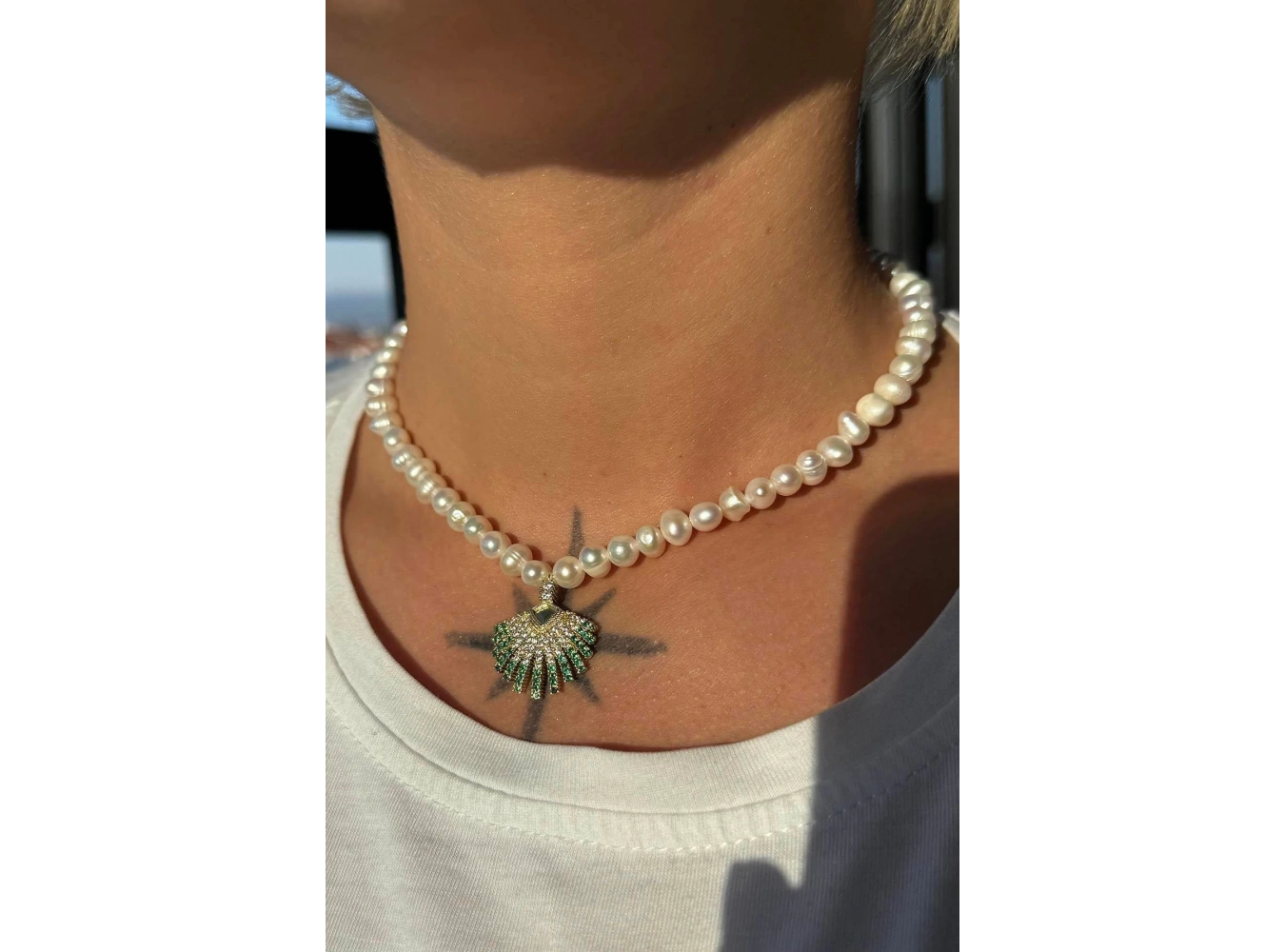 Beyaz Renk Deniz Kabuğu Figürlü VİP İnci Kolye