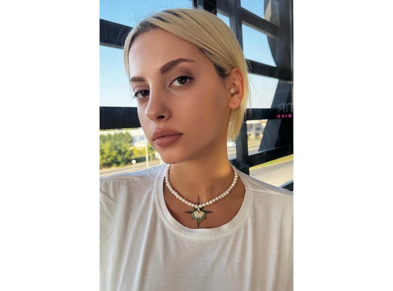 Beyaz Renk Deniz Kabuğu Figürlü VİP İnci Kolye