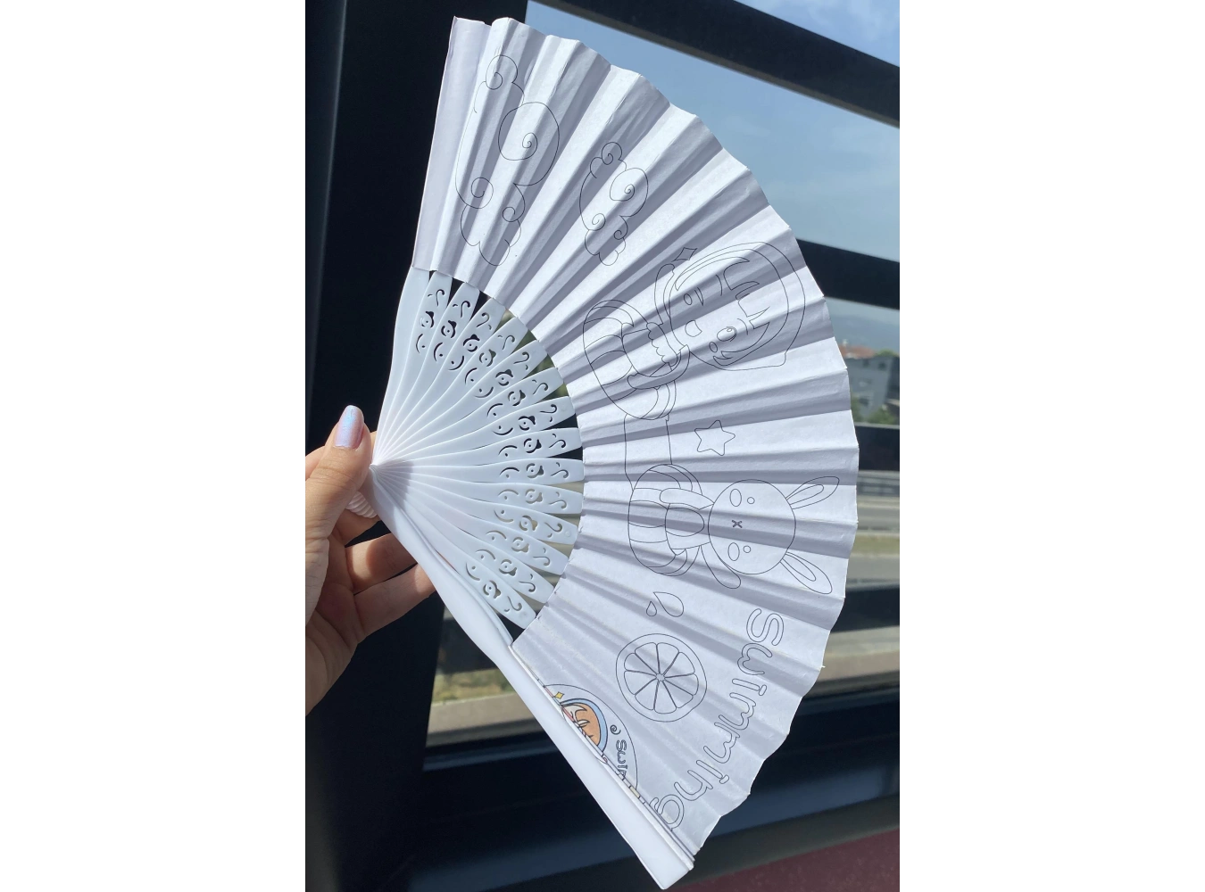 Beyaz Renk Desenli Yelpaze