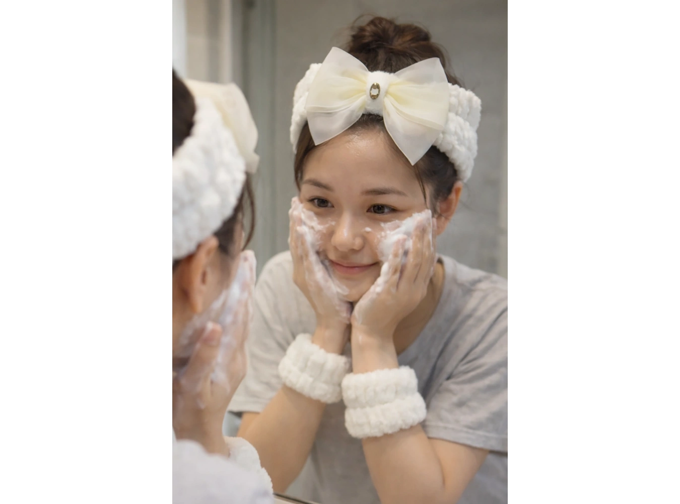 Beyaz Renk Fiyonk Detaylı Su Emici Havlu Bileklik Saç Bandı