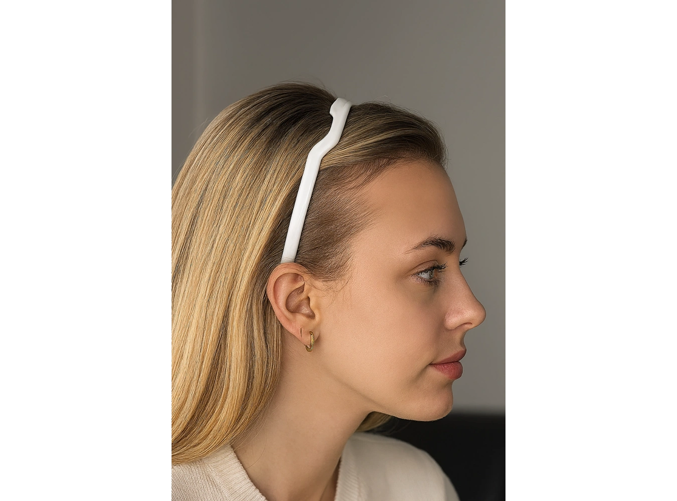 Beyaz Renk Gözlük Efekti Veren Taç