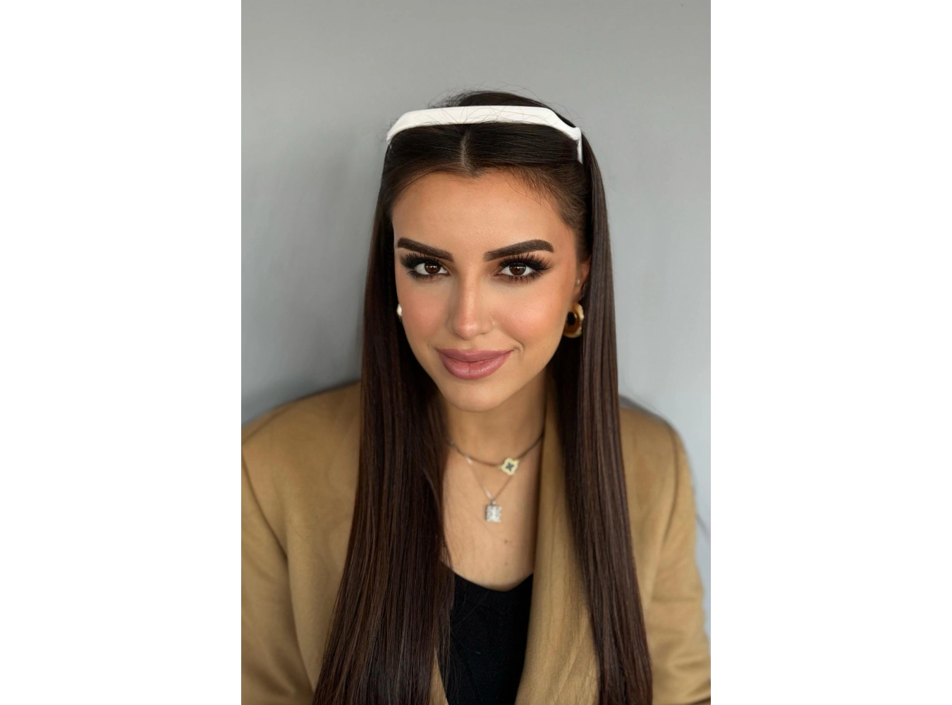 Beyaz Renk Gözlük Efekti Veren Taç