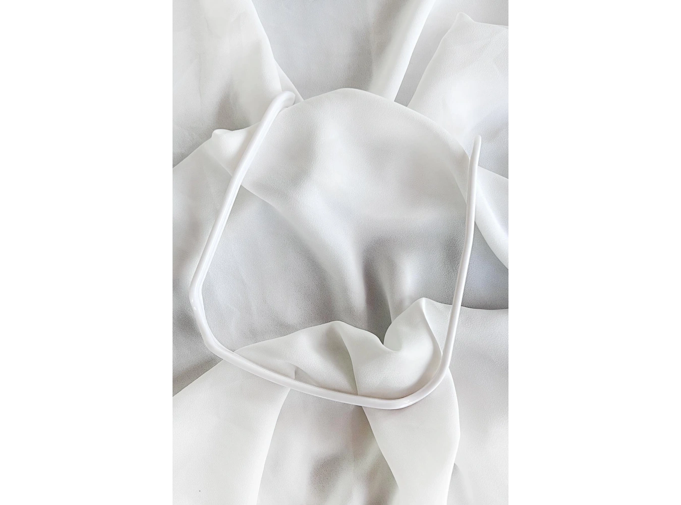 Beyaz Renk Gözlük Efekti Veren Taç