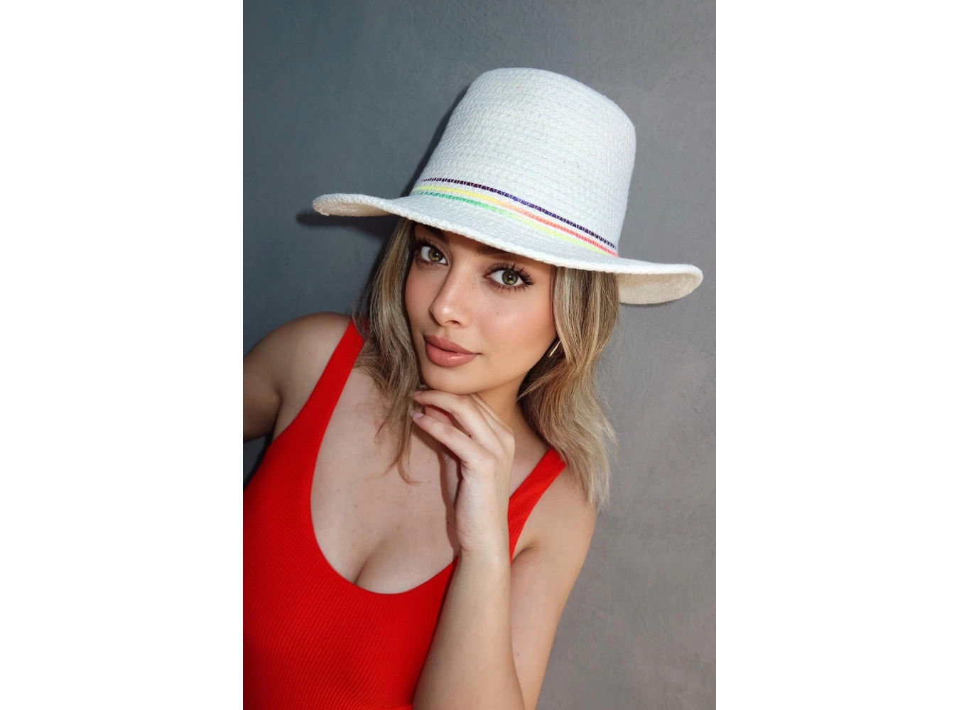 Beyaz Renk Hasır Şapka