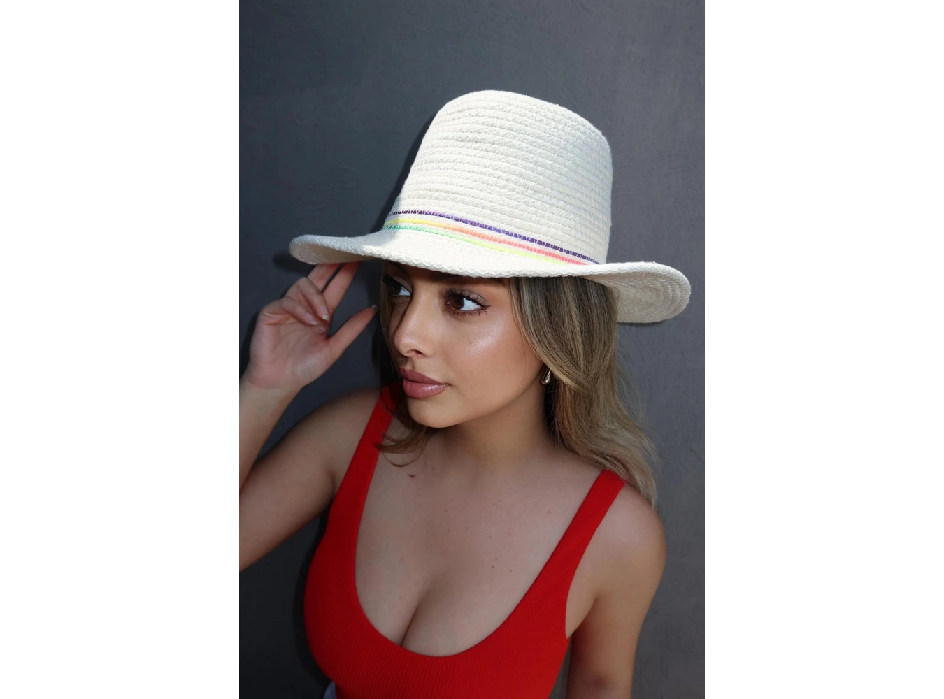 Beyaz Renk Hasır Şapka