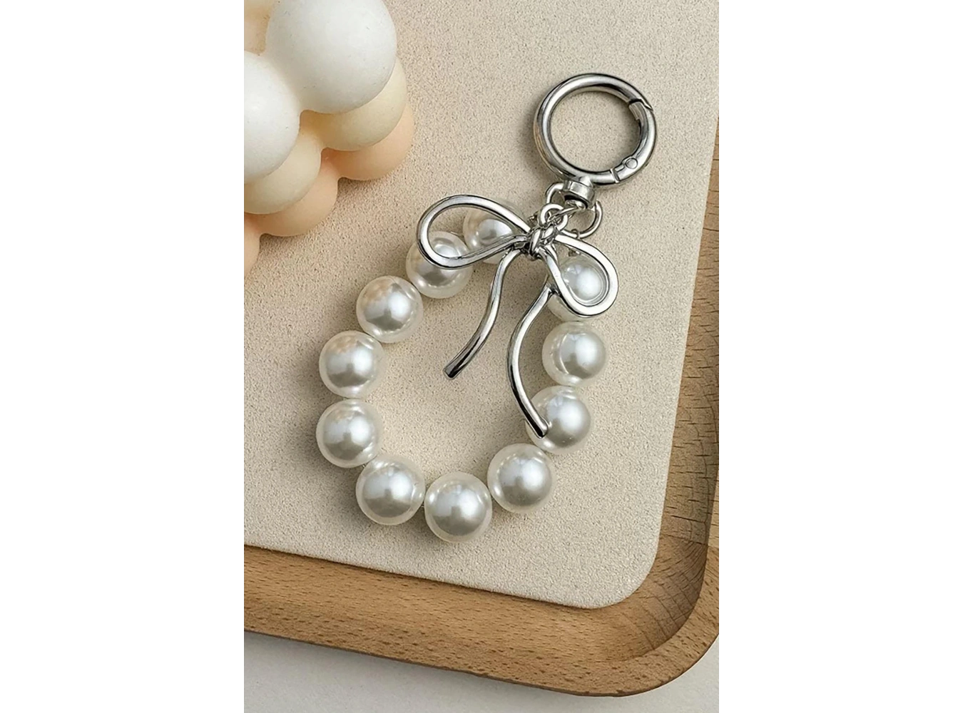 Beyaz Renk İnci Detaylı Çanta Charm/ Anahtarlık