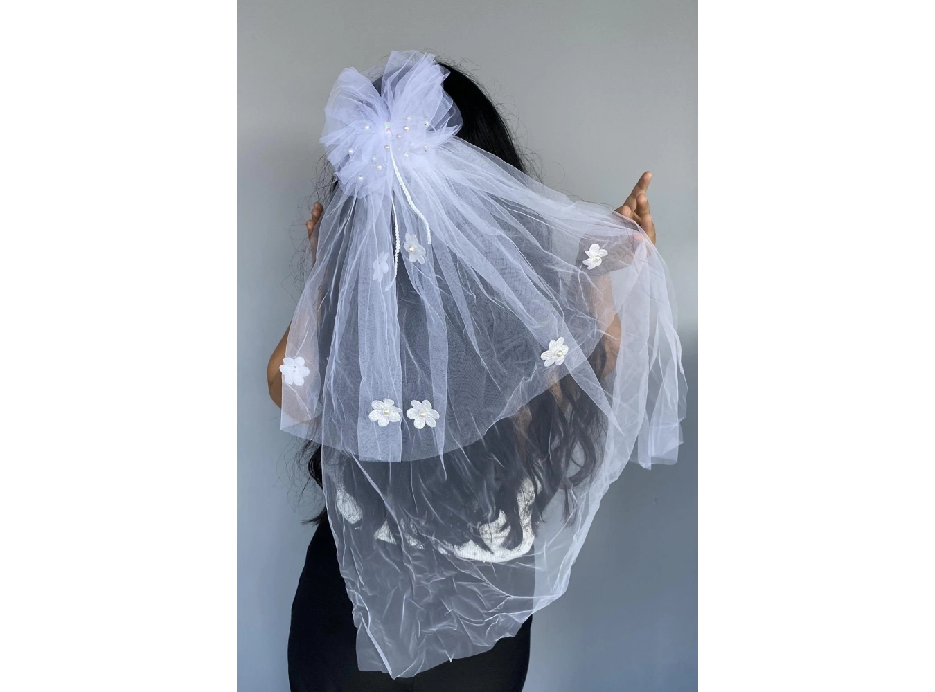 Beyaz Renk İnci Detaylı Çiçek Figürlü Prenses Duvak