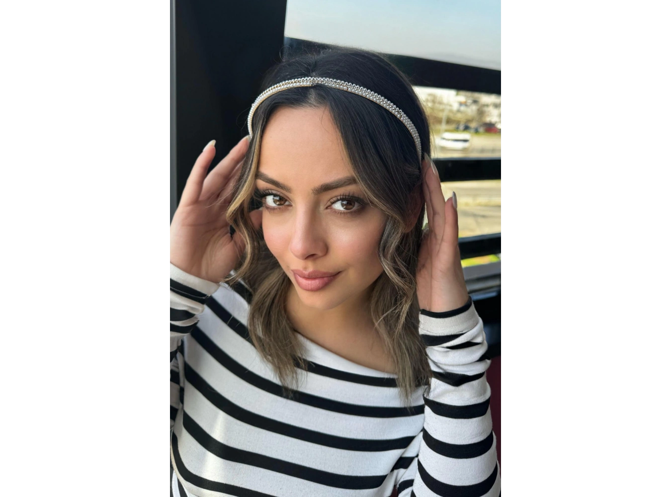 Beyaz Renk İnci Detaylı Taç