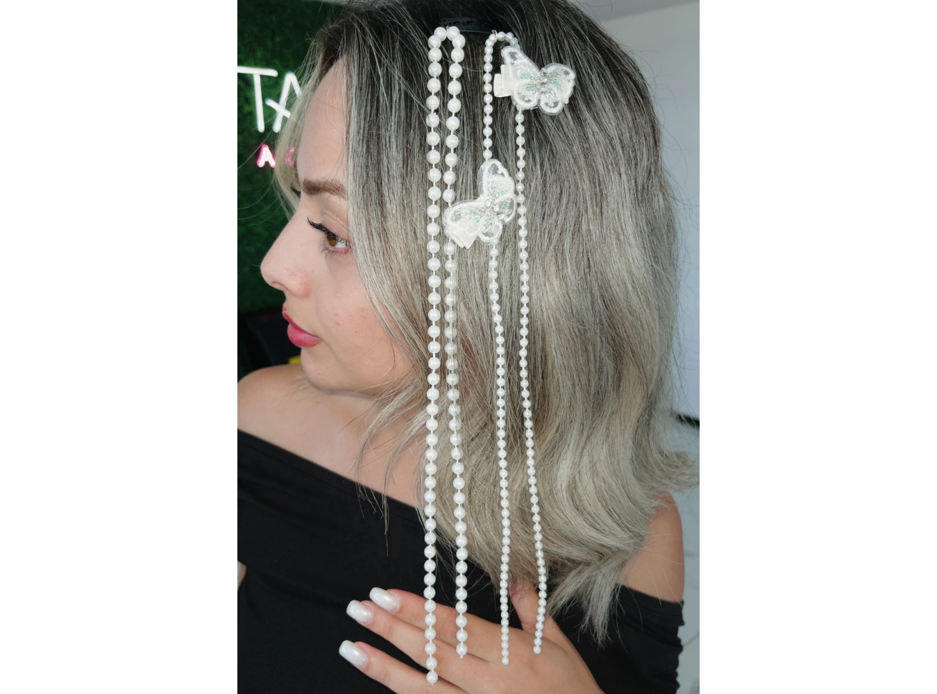 Beyaz Renk İnci Figürlü Kelebek Detaylı Yan Postiş