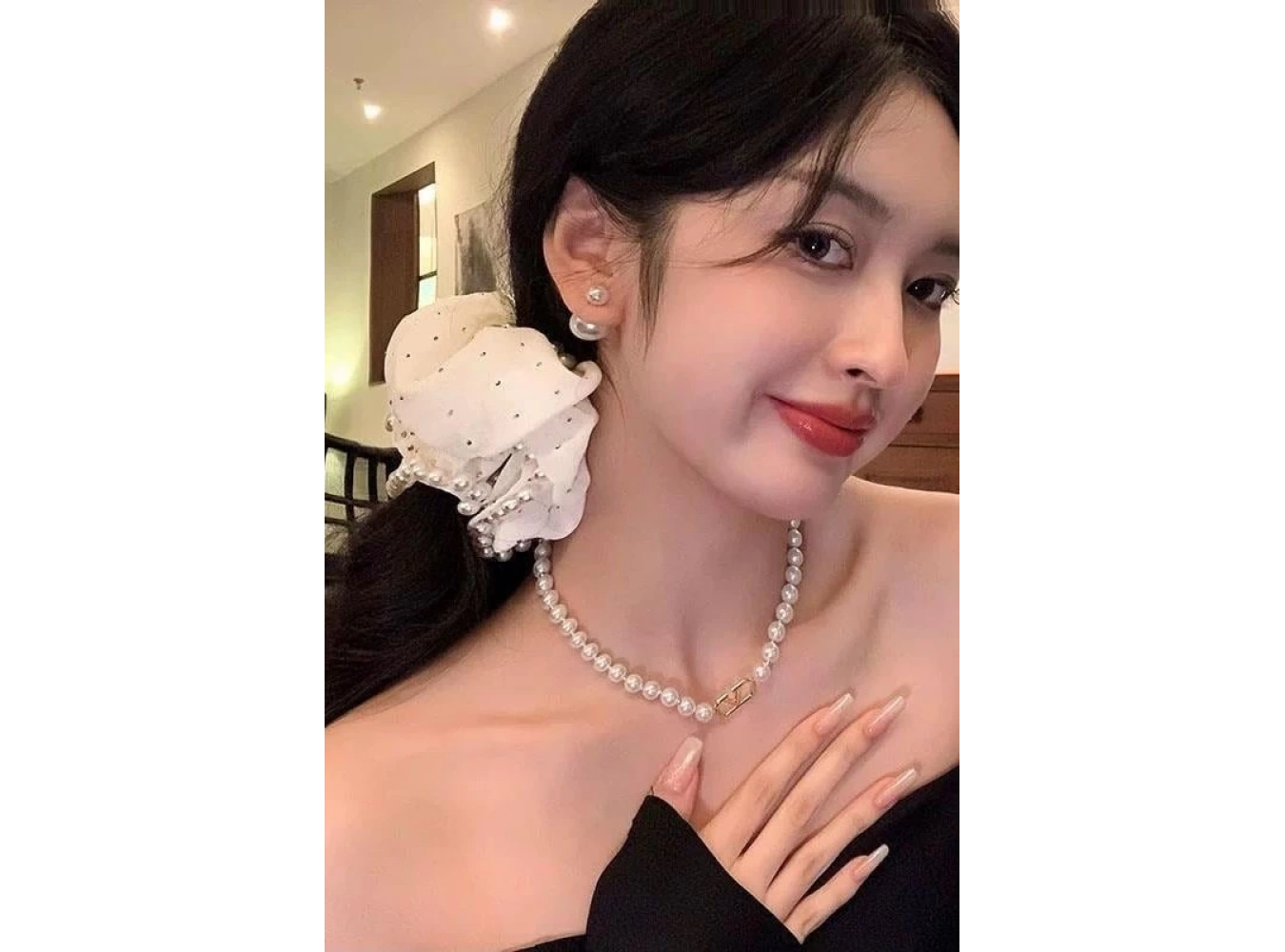 Beyaz Renk İnci Ve Taş Detaylı Simit Toka