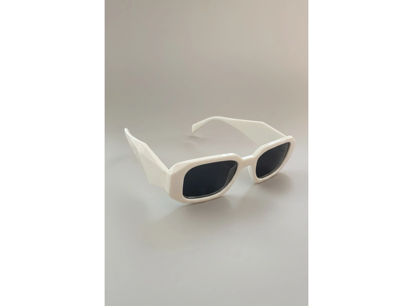 Beyaz Renk Kadın Güneş Gözlüğü