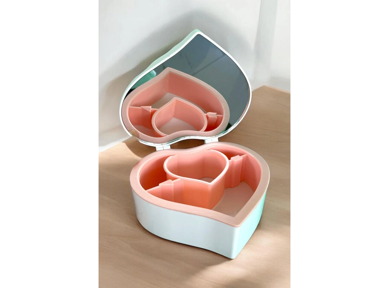 Beyaz Renk Kalp Figürlü Aynalı Takı Organizeri