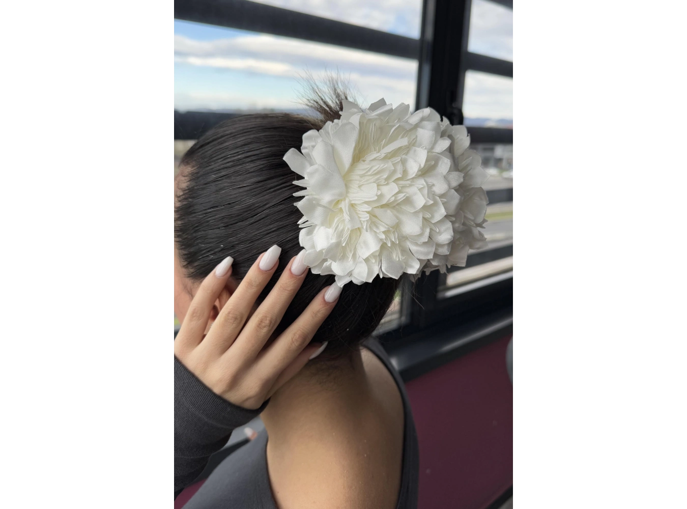 Beyaz Renk Kasımpatı Çiçeği Detaylı Mandal Toka