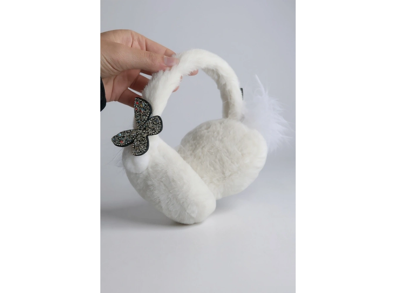 Beyaz Renk Kelebek Detaylı Peluş Kulaklık