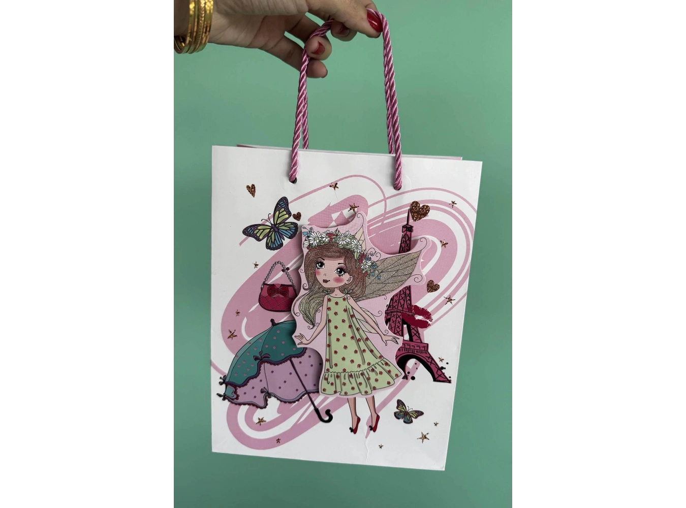 Beyaz Renk Kız Figürlü 3D Görünümlü Karton Çanta