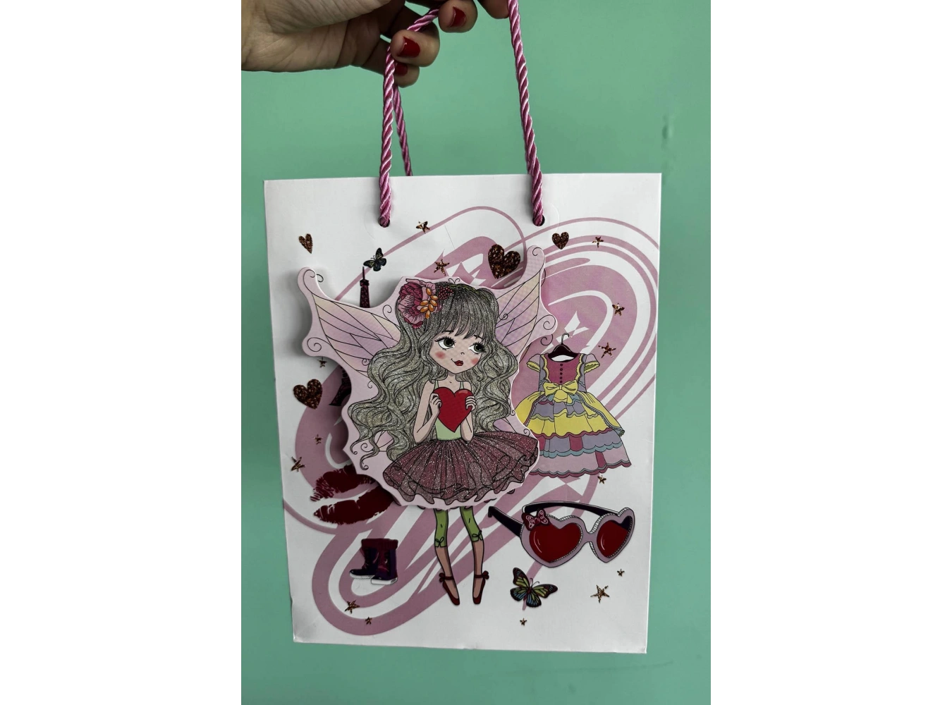 Beyaz Renk Kız Figürlü 3D Görünümlü Karton Çanta