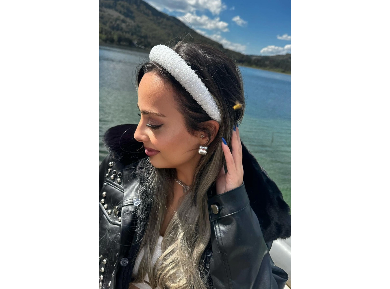 Beyaz Renk Kristal Taş Detaylı Taç