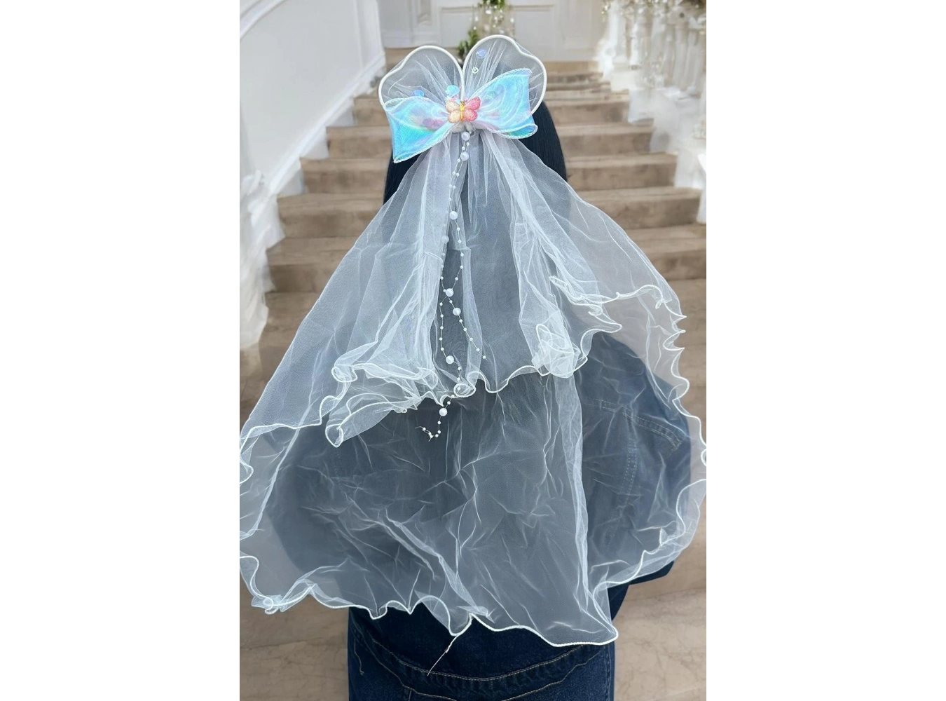 Beyaz Renk Kurdele Figürlü Duvak Detaylı Yan Toka