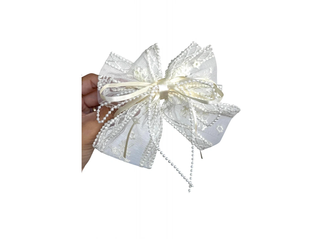 Beyaz Renk Kurdele Figürlü İnci Detaylı Otomat Toka