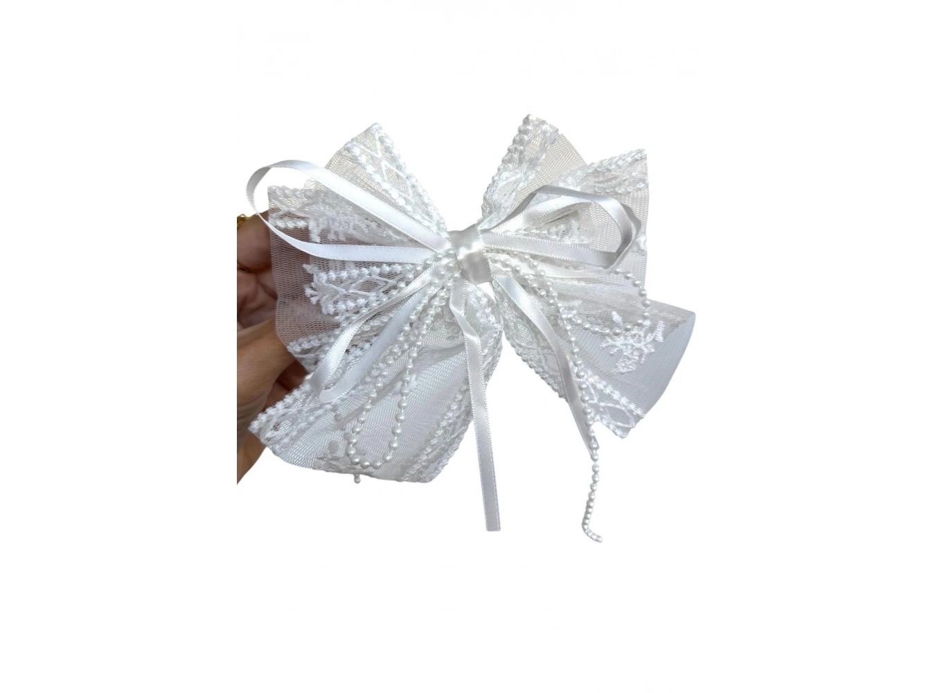 Beyaz Renk Kurdele Figürlü İnci Detaylı Otomat Toka