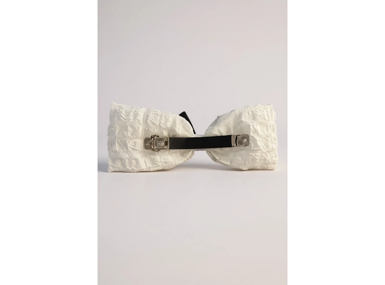 Beyaz Renk Kurdele Figürlü Taş Detaylı Otomat Toka