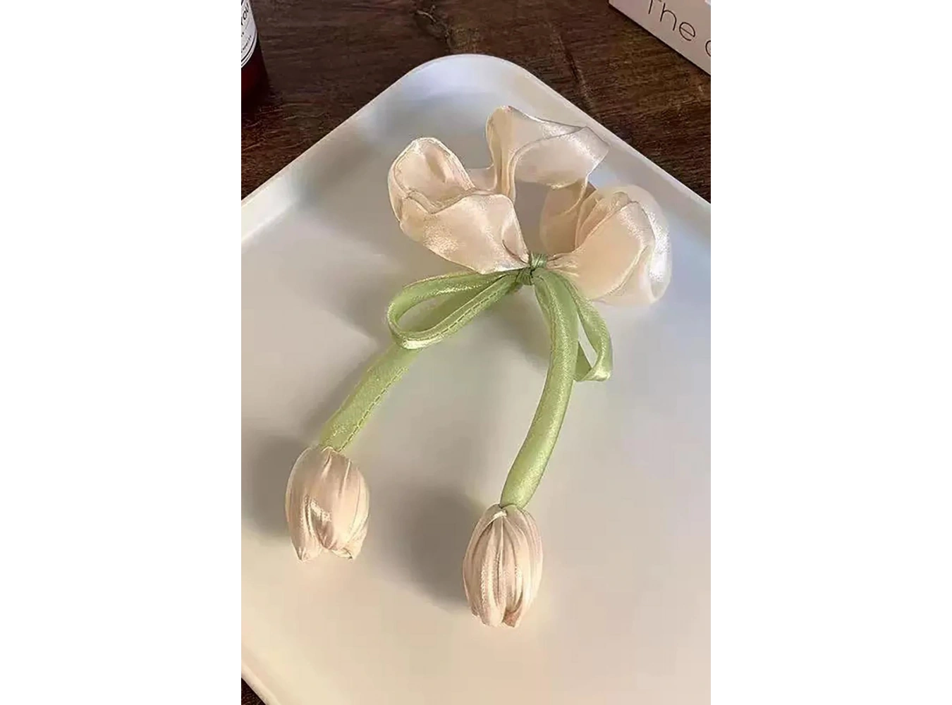 Beyaz Renk Lale Figürlü Simit Toka