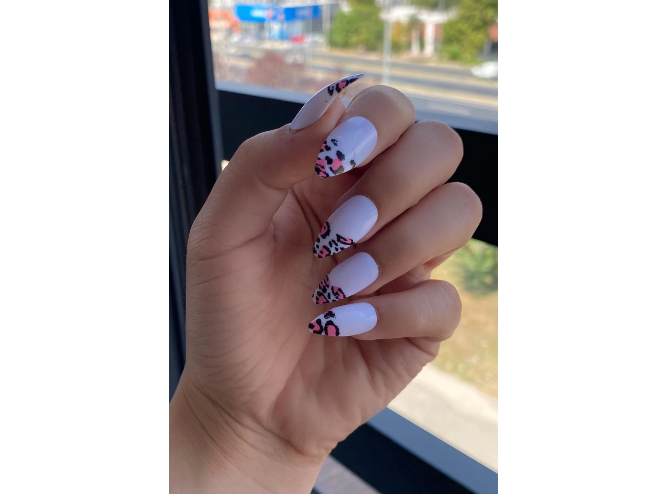 Beyaz Renk Leopar Desenli 12li Takma Takma Tırnak (Yapıştırıcılı)