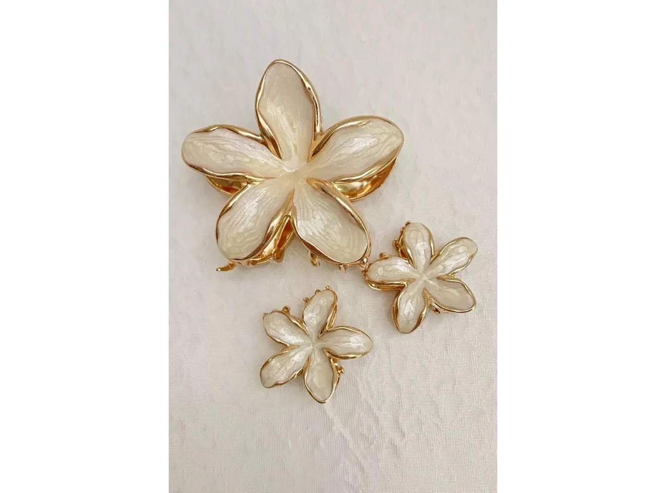 Beyaz Renk Lotus Figürlü 3lü Mandal Toka Set