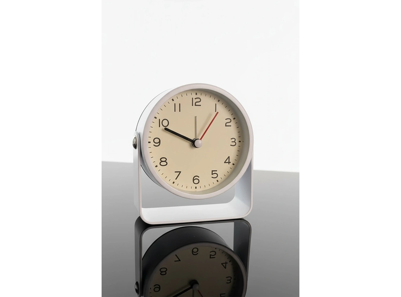 Beyaz Renk Mini Dekoratif Alarmlı Yuvarlak Masa Saati