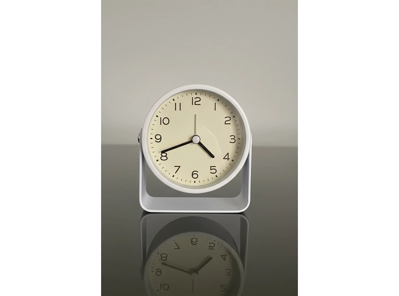 Beyaz Renk Mini Dekoratif Alarmlı Yuvarlak Masa Saati